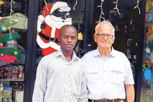 Jrg Kujaw mit seinem Patensohn Tresor, Weihnachten 2014 im Kongo