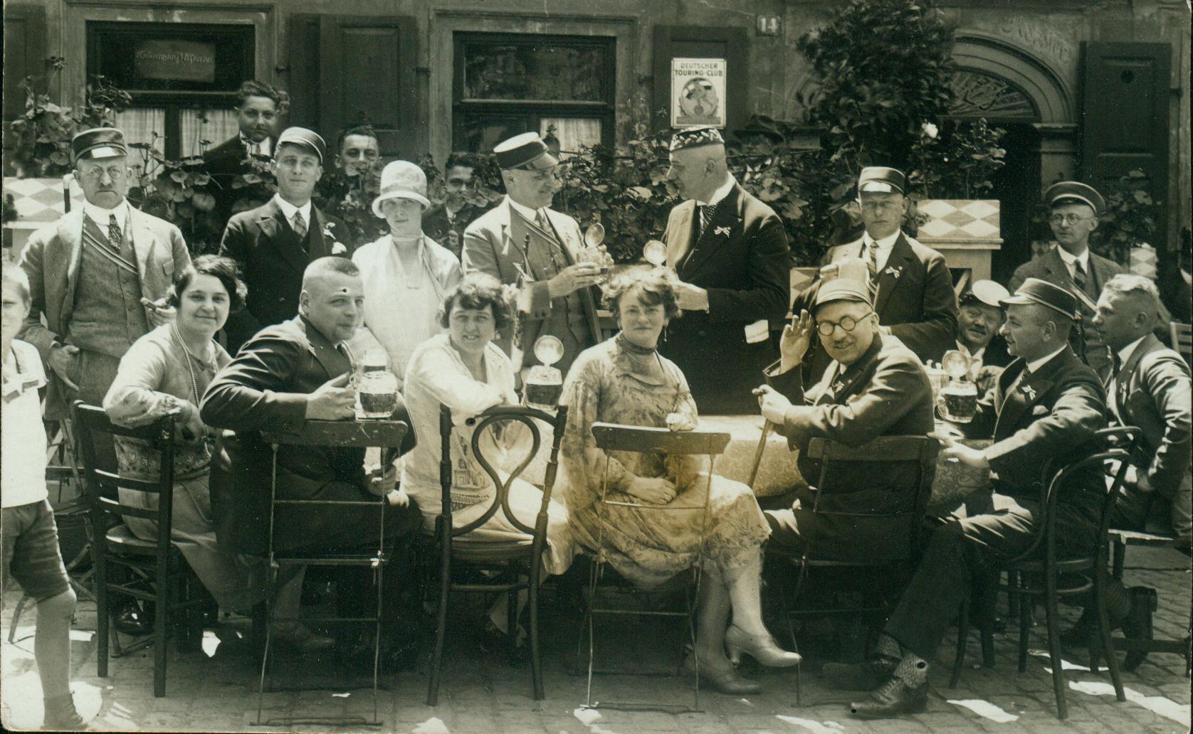 1928 L! Tuisconia vor der Loreley in Coburg